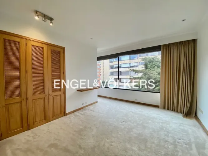 Apartamento de 4 alcobas en venta en Los Rosales, Bogotá, 480 m² · foto 11 de 19