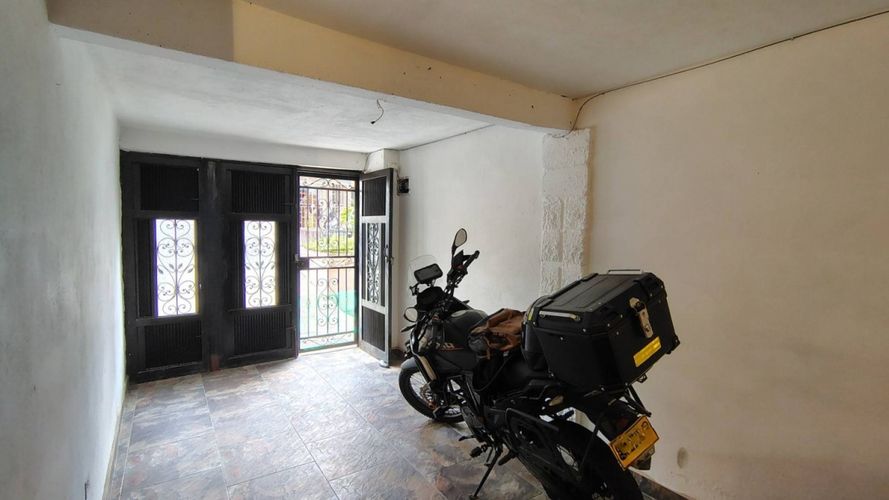 Edificio en venta en Campo Valdes No.1, Medellín, 480 m² · foto 2 de 23