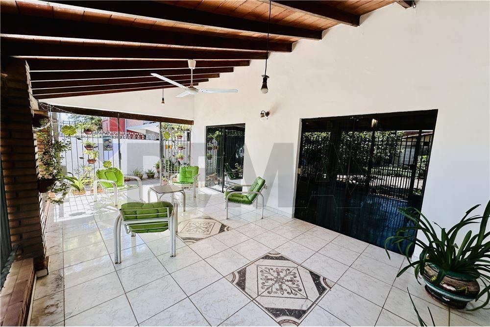 Casa amplia y TODA EN PLANTA BAJA en Barrio San Pablo — foto 2