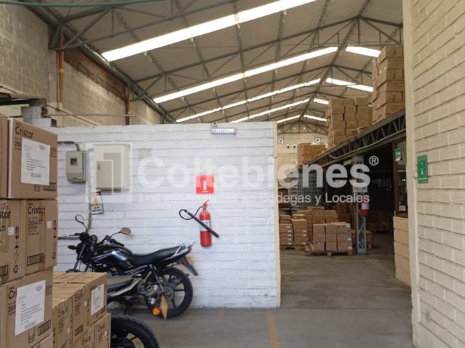 Bodega en venta en Suramérica, Itagüí, 1800 m² · foto 2 de 23