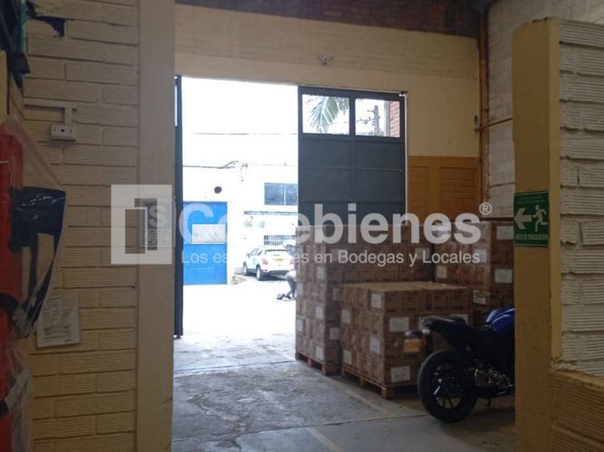 Bodega en venta en Suramérica, Itagüí, 1800 m² · foto 3 de 23