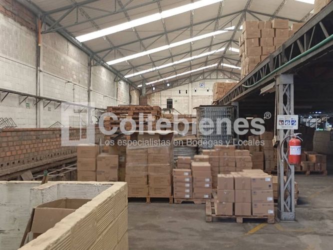 Bodega en venta en Suramérica, Itagüí, 1800 m² · foto 4 de 23