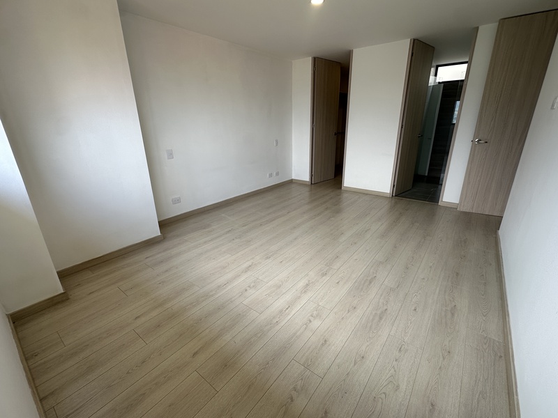 Apartaestudio en arriendo en Loma Del Escobero, Envigado · foto 10 de 22