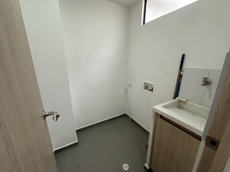Apartaestudio en arriendo en Loma Del Escobero, Envigado · foto 18 de 22