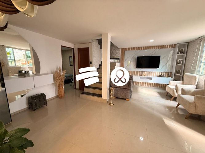 Casa de 4 alcobas en venta en Señorial, Envigado, 200 m² · foto 2 de 23