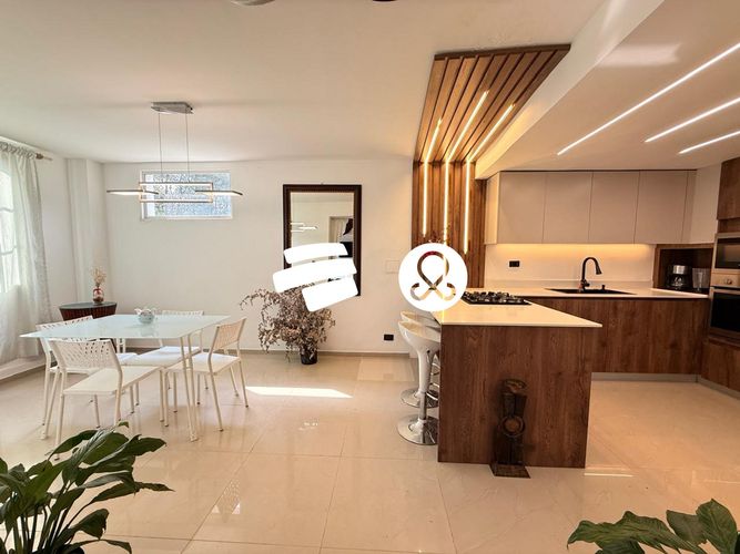 Casa de 4 alcobas en venta en Señorial, Envigado, 200 m² · foto 4 de 23