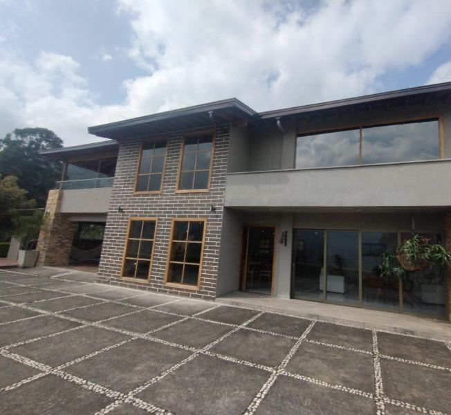 House for rent in La mina, Envigado