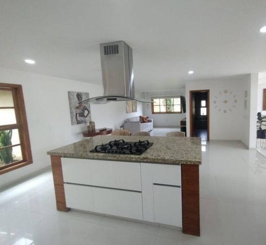 Casa de 4 alcobas en arriendo en La Mina, Envigado, 400 m² · foto 2 de 21