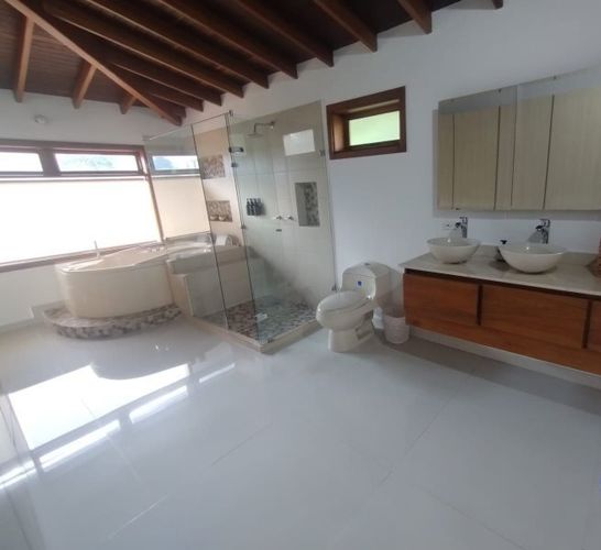 Casa de 4 alcobas en arriendo en La Mina, Envigado, 400 m² · foto 5 de 21