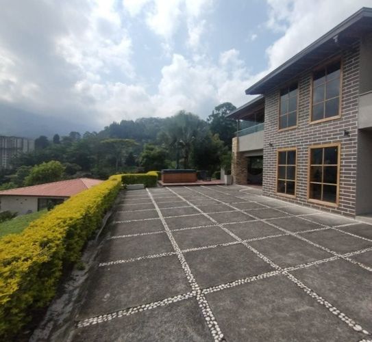 Casa de 4 alcobas en arriendo en La Mina, Envigado, 400 m² · foto 6 de 21