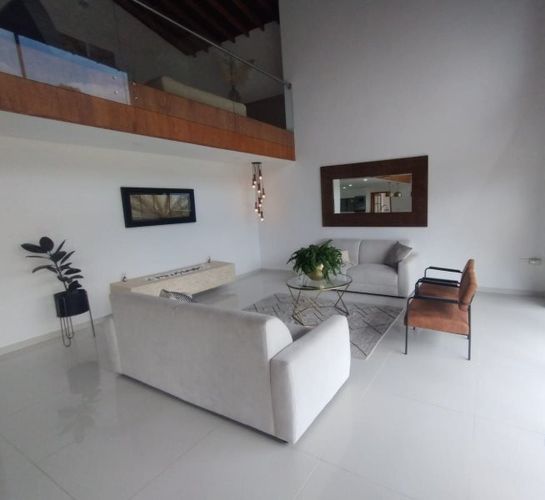 Casa de 4 alcobas en arriendo en La Mina, Envigado, 400 m² · foto 9 de 21