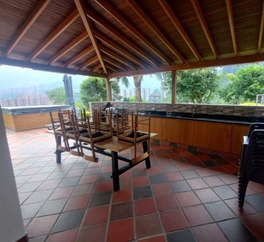 Casa de 4 alcobas en arriendo en La Mina, Envigado, 400 m² · foto 13 de 21