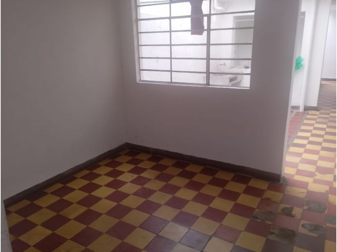 Casa de 6 alcobas en venta en Manrique Oriental, Medellín, 120 m² · foto 6 de 20