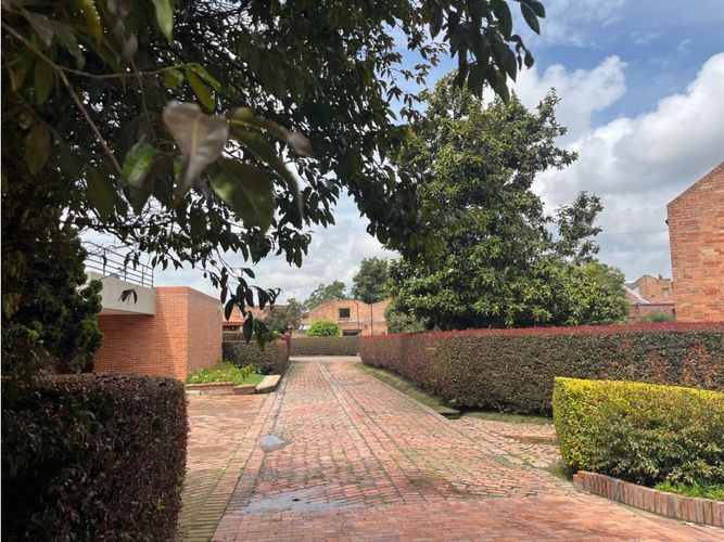 Casa de 3 alcobas en venta en Guaymaral, Bogotá, 323 m² · foto 2 de 24