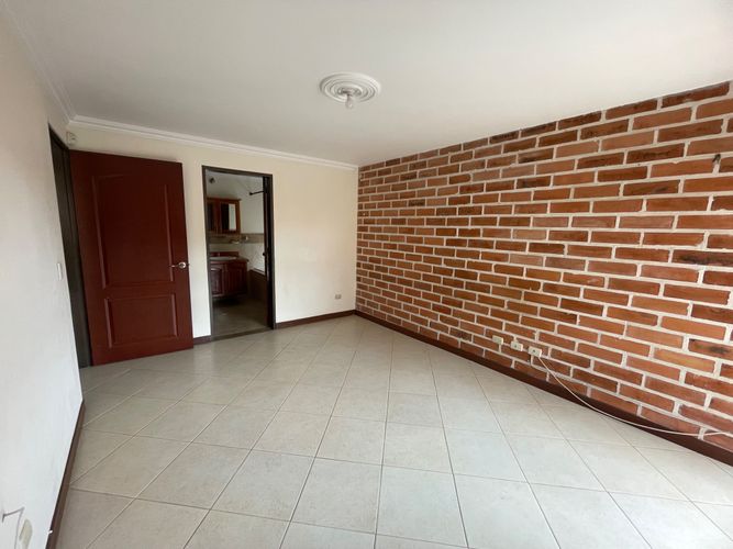 Casa de 4 alcobas en venta en La Industrial, Marinilla, 180 m² · foto 23 de 24