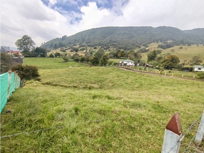 Lote en venta en La Toma, La Calera, 8730 m² · foto 2 de 17