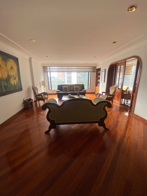 Apartamento de 3 alcobas en venta en La Carolina, Bogotá, 260 m² · foto 2 de 19