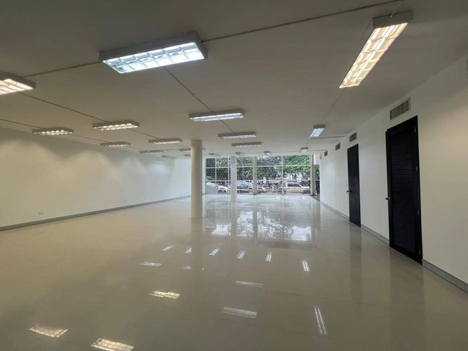 Local en arriendo en El Bosque, Cali, 450 m² · foto 3 de 15