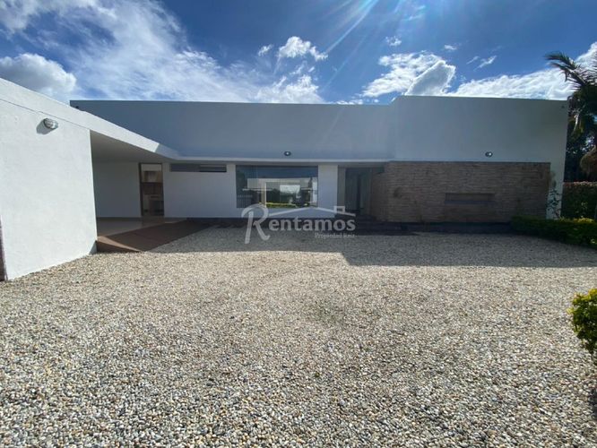 Casa de 4 alcobas en arriendo en Llano Grande, Medellín, 350 m² · foto 20 de 22