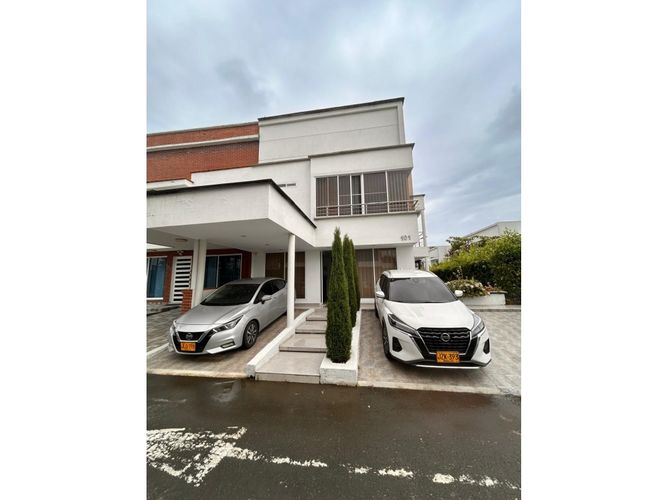 Casa en venta en Las Mercedes, Jamundí, 424 m² · foto 2 de 24