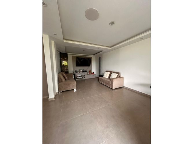 Casa en venta en Las Mercedes, Jamundí, 424 m² · foto 5 de 24