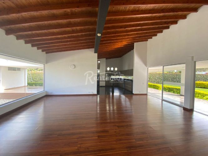 Casa de 4 alcobas en venta en Llano Grande, Medellín, 350 m² · foto 4 de 22