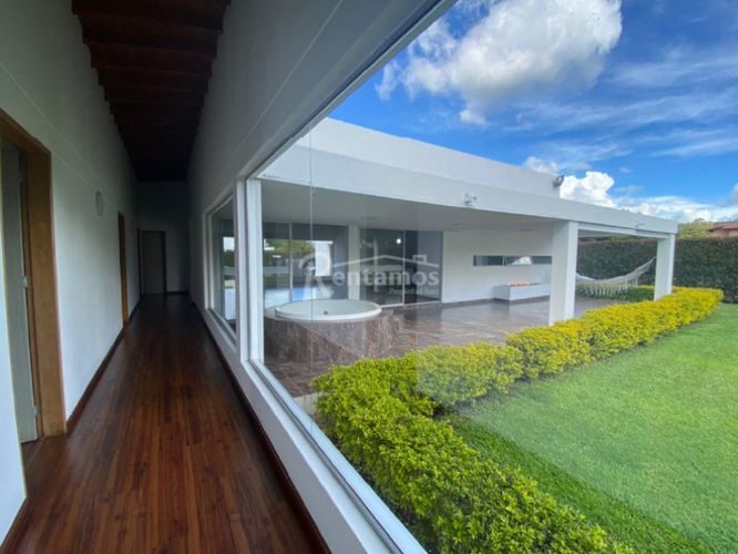 Casa de 4 alcobas en venta en Llano Grande, Medellín, 350 m² · foto 11 de 22