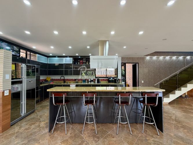 Casa de 7 alcobas en venta en Loma Del Escobero, Envigado, 700 m² · foto 5 de 24
