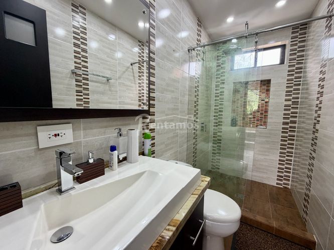 Casa de 7 alcobas en venta en Loma Del Escobero, Envigado, 700 m² · foto 16 de 24