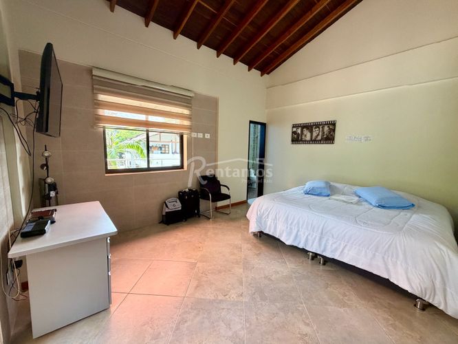 Casa de 7 alcobas en venta en Loma Del Escobero, Envigado, 700 m² · foto 17 de 24