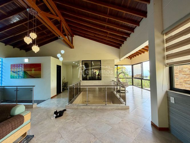 Casa de 7 alcobas en venta en Loma Del Escobero, Envigado, 700 m² · foto 18 de 24