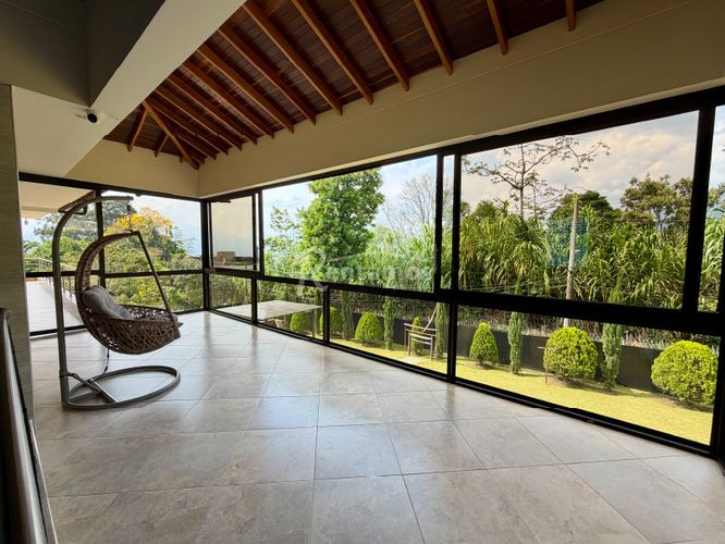 Casa de 7 alcobas en venta en Loma Del Escobero, Envigado, 700 m² · foto 19 de 24