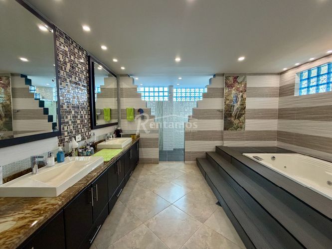 Casa de 7 alcobas en venta en Loma Del Escobero, Envigado, 700 m² · foto 20 de 24