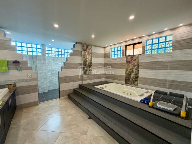 Casa de 7 alcobas en venta en Loma Del Escobero, Envigado, 700 m² · foto 21 de 24