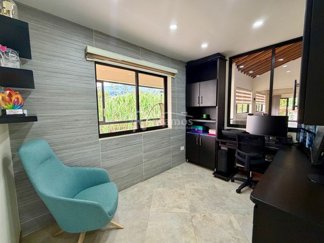 Casa de 7 alcobas en venta en Loma Del Escobero, Envigado, 700 m² · foto 23 de 24