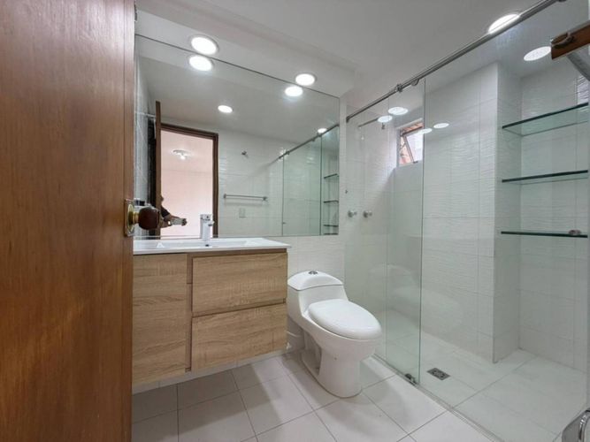 Apartamento de 4 alcobas en arriendo en Las Acacias, Medellín, 170 m² · foto 19 de 24