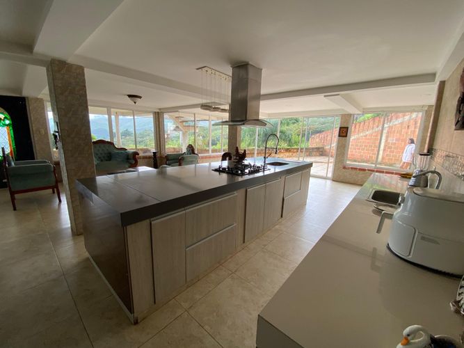 Casa de 3 alcobas en venta en Campo Alegre, Cali, 640 m² · foto 2 de 24