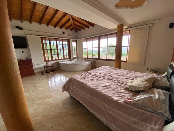 Casa de 3 alcobas en venta en Campo Alegre, Cali, 640 m² · foto 4 de 24