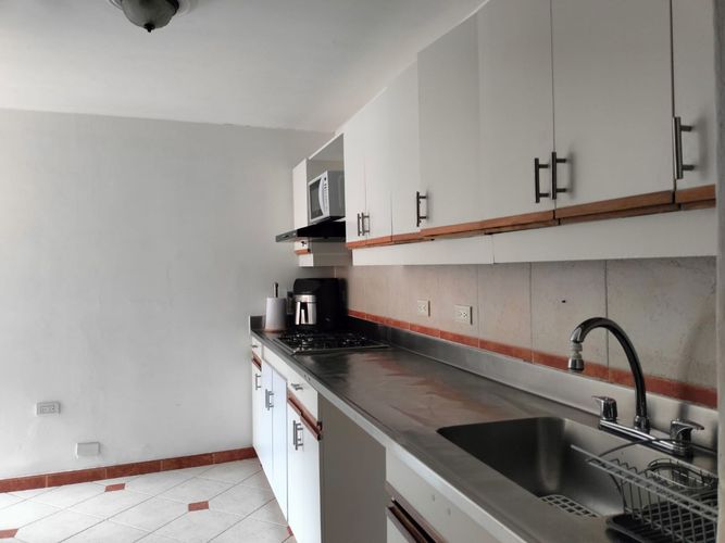 Apartamento de 3 alcobas en arriendo en El Poblado, Medellín, 93 m² · foto 4 de 18