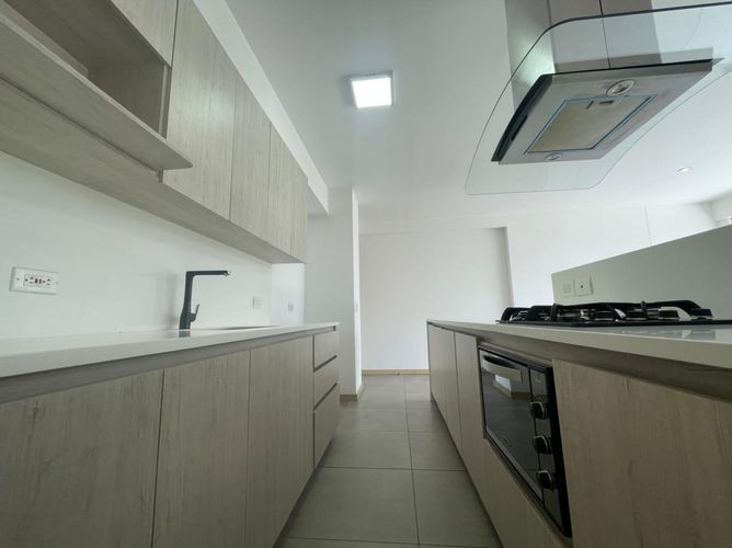 Apartamento de 3 alcobas en arriendo en Loma Del Escobero, Envigado, 116 m² · foto 2 de 15