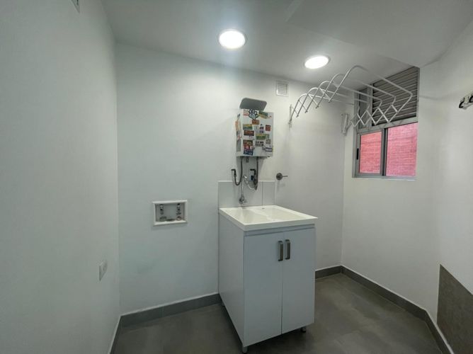 Apartamento de 3 alcobas en arriendo en Loma Del Escobero, Envigado, 116 m² · foto 3 de 15