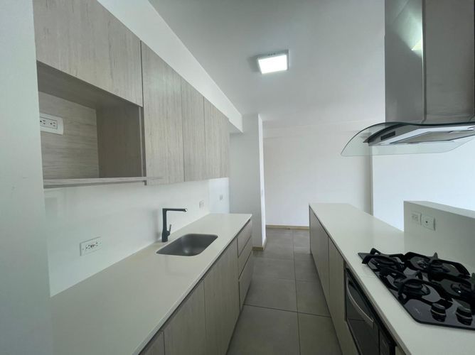 Apartamento de 3 alcobas en arriendo en Loma Del Escobero, Envigado, 116 m² · foto 5 de 15