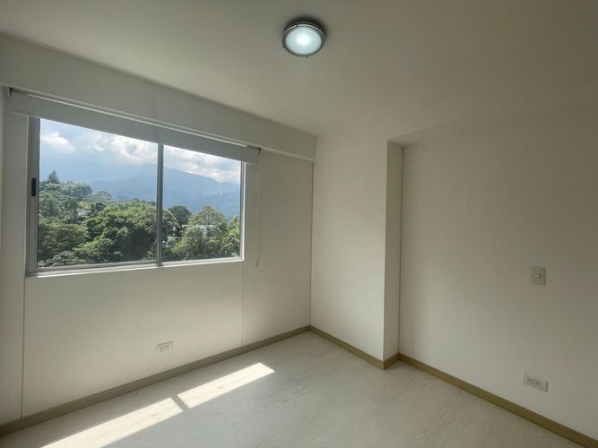 Apartamento de 3 alcobas en arriendo en Loma Del Escobero, Envigado, 116 m² · foto 13 de 15