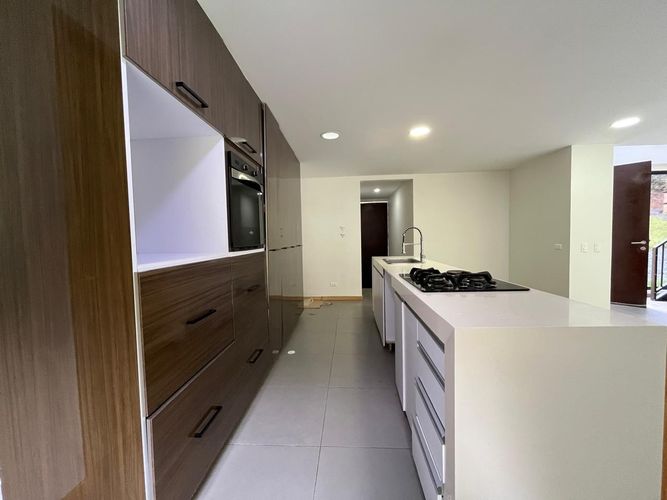 Casa de 3 alcobas en venta en Loma Del Chocho, Envigado, 540 m² · foto 8 de 19