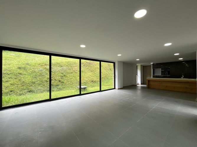 Casa de 3 alcobas en venta en Loma Del Chocho, Envigado, 540 m² · foto 9 de 19