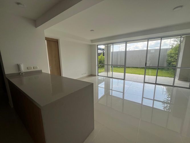 Casa de 3 alcobas en venta en Alfaguara, Jamundí, 244 m² · foto 2 de 24