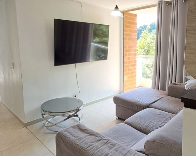 Apartamento de 3 alcobas en venta en Loma De Los Bernal, Envigado, 67 m² · foto 2 de 11