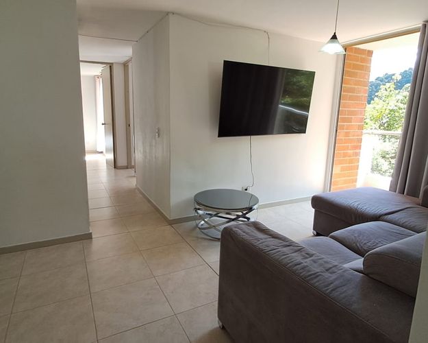 Apartamento de 3 alcobas en venta en Loma De Los Bernal, Envigado, 67 m² · foto 1 de 11