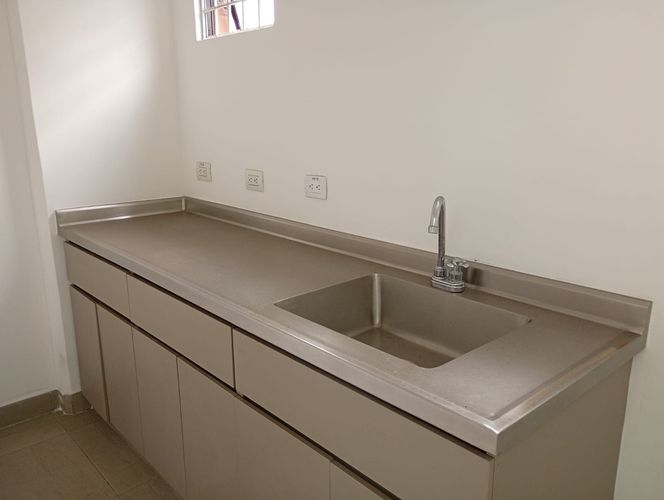 Local en arriendo en El Poblado, Medellín, 94 m² · foto 3 de 18