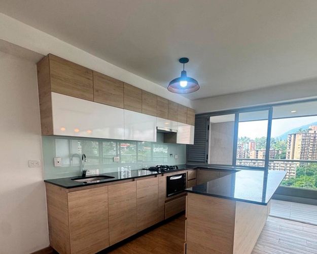 Apartamento de 2 alcobas en venta en Castropol, Medellín, 97 m² · foto 3 de 10